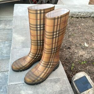 Resin burberry rain boots